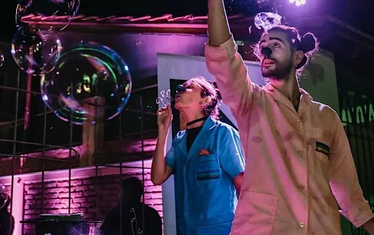 Un viaje circense con el Laboratorio de Burbujas