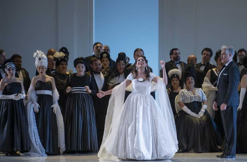 El Teatro del Bicentenario celebra su décimo aniversario con el retorno de “La Traviata”